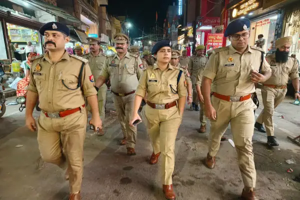 Ambedkar Nagar News: त्योहारों को लेकर पुलिस अलर्ट, SP ने सुरक्षा व्यवस्था का लिया जायजा
